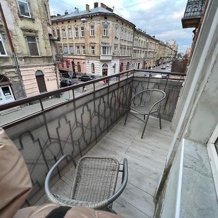 Kulisha 2Bedroom Apartment Near Opera House With Balcony Lvov Exteriér fotografie