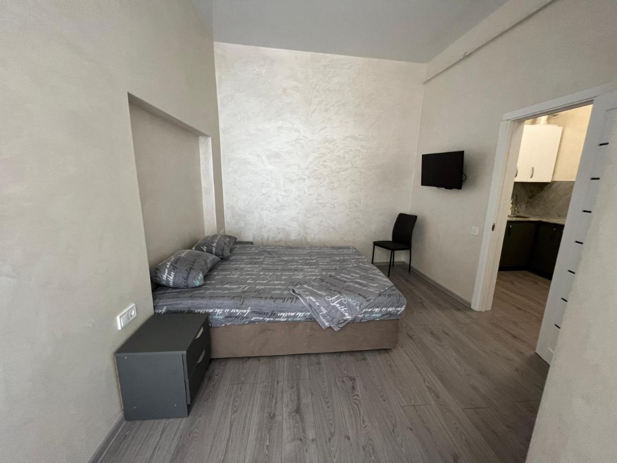 Kulisha 2Bedroom Apartment Near Opera House With Balcony Lvov Exteriér fotografie